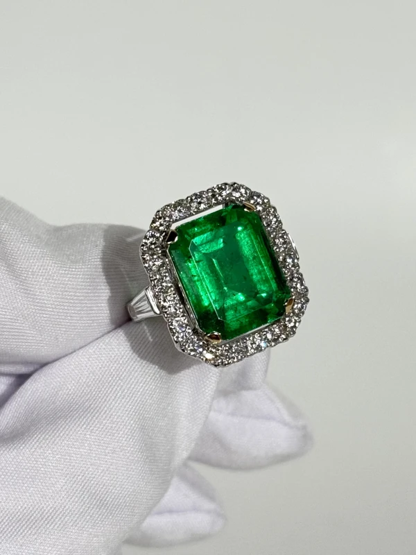 Earrings without a brand EMERALD 9.80 CT RING (SIZE 53) EM 9.80 CT 3