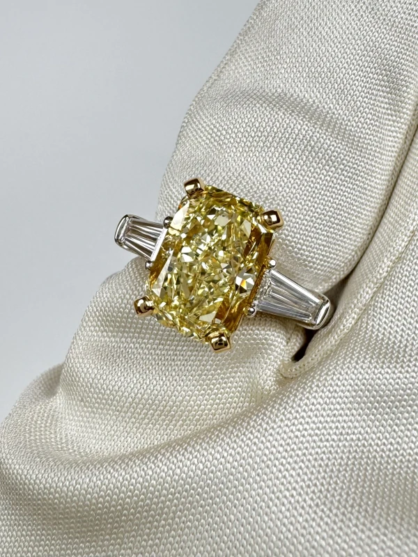 No name RADIANT DIAMOND 3.30 CT FANCY YELLOW/SI1 RING (GIA) NN3.30CTFY/SI1 4