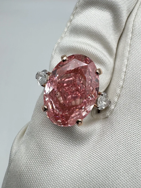 No name OVAL DIAMOND 12.01 CT FANCY VIVID PINK*/SI1 RING (SIZE 51) GIA NN12.01CT FVP*/SI1 7