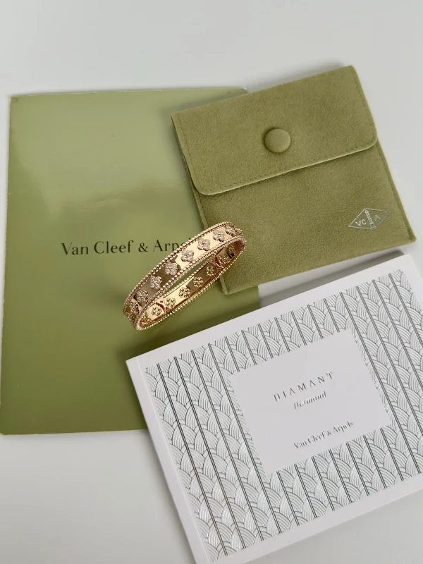 Van Cleef & Arpels. PERLÉE CLOVERS (SIZE 18) VCARN5B200 6