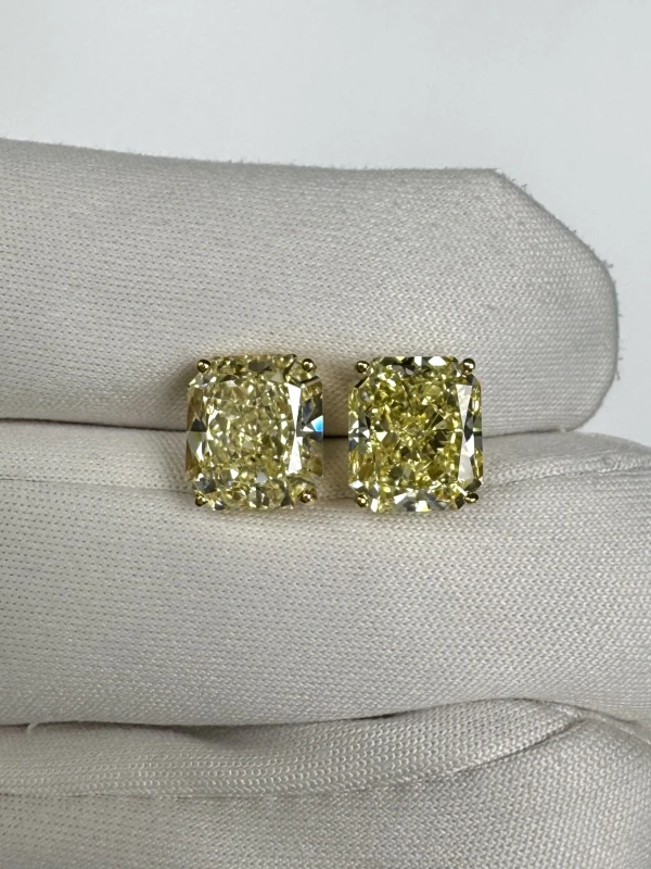 GRAFF RADIANT DIAMONDS 3.02-3.07 FANCY YELLOW EARRINGS (GIA) RGE 3.02-3.07 CT 3
