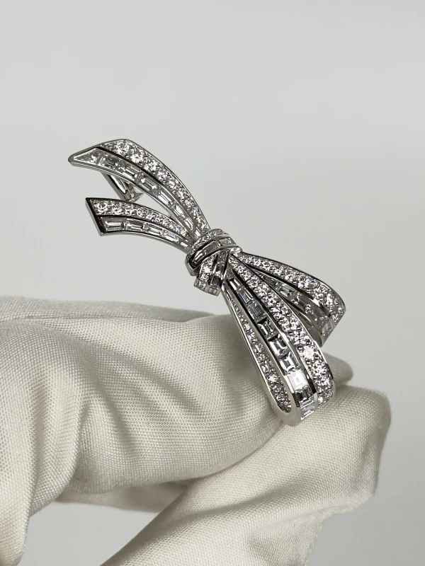 GRAFF WHITE BAGUETTE & ROUND DIAMOND BROOCH RGA115 4