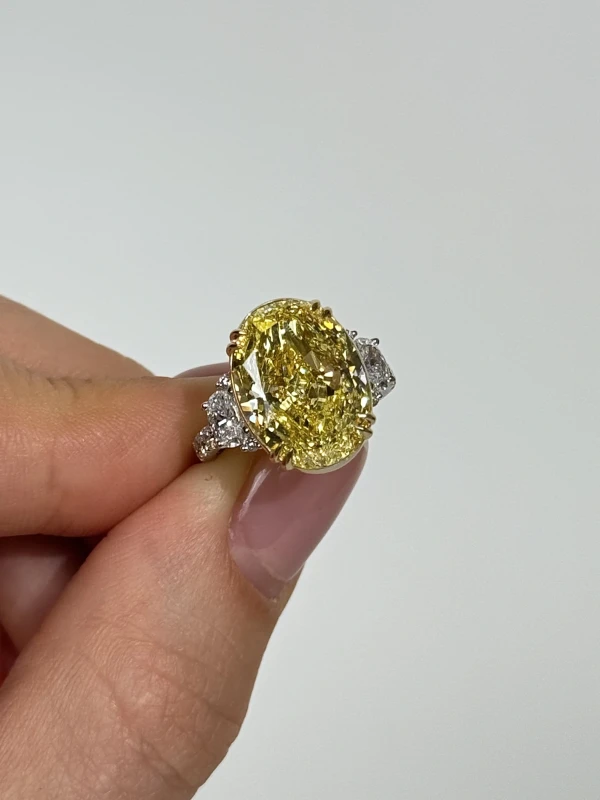 Earrings without a brand OVAL DIAMOND 8.08 CT FANCY YELLOW/SI1 (GIA) NN8.08 CT FY/SI1 (GIA) 3