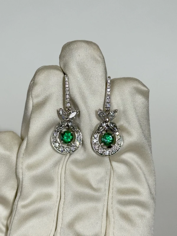 GRAFF ROUND EMERALD 0.86 CT EARRING GE EM 0.86 CT 3