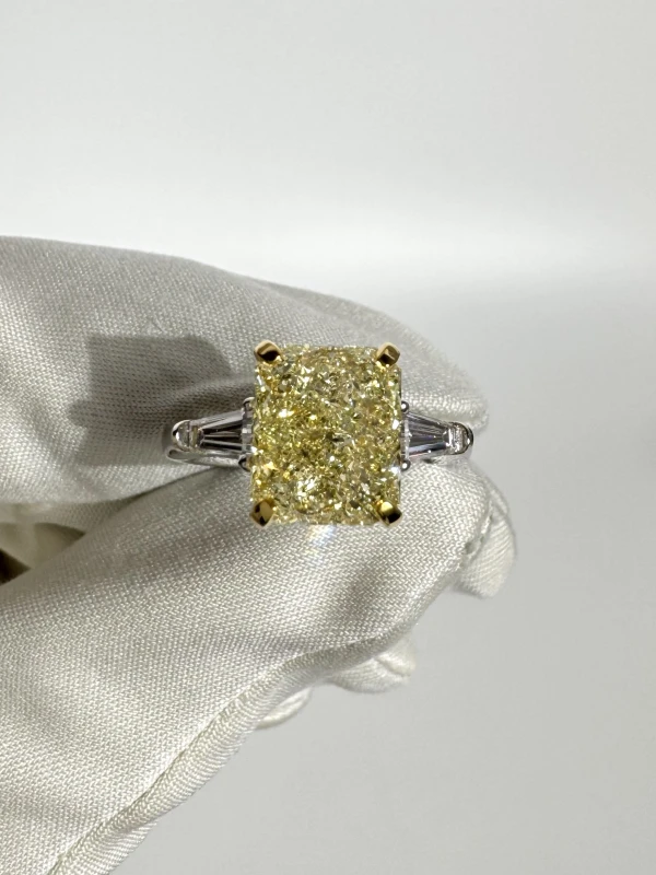 No name RADIANT DIAMOND 4.04 CT FANCY LIGHT YELLOW/VS2 RING (GIA) NN4.04FLY 2