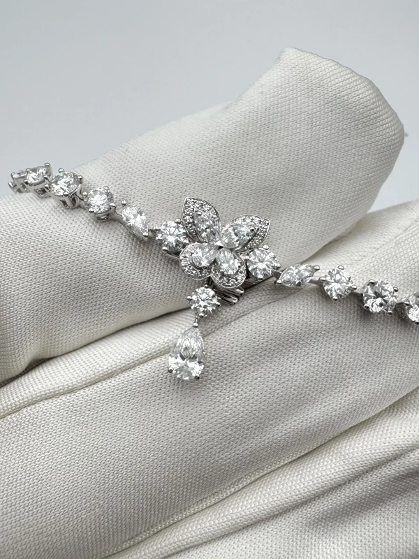 Graff CLASSIC BUTTERFLY DIAMOND NECKLACE RGN580 5