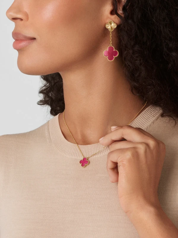 Van Cleef & Arpels Vintage Alhambra pendant VCARPQZK00 4