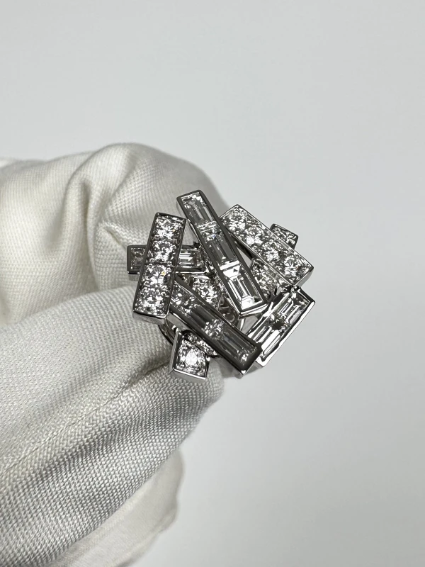 GRAFF THREANDS STUD EARRINGS RGE1504 6