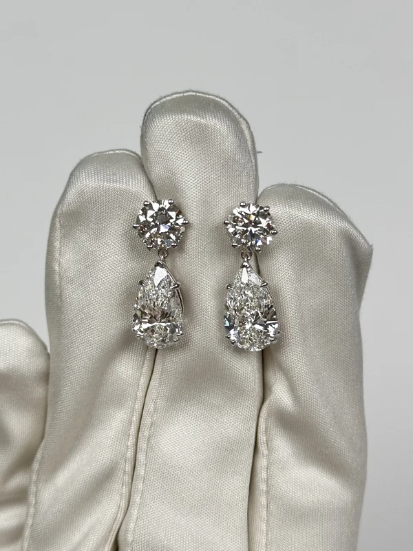 Earrings without a brand PEAR AND ROUND DIAMOND EARRINGS 4.01-4.01 CT E-F/VS2 (GIA) 4.01-4.01 CT E-F/VS2 (GIA) 2