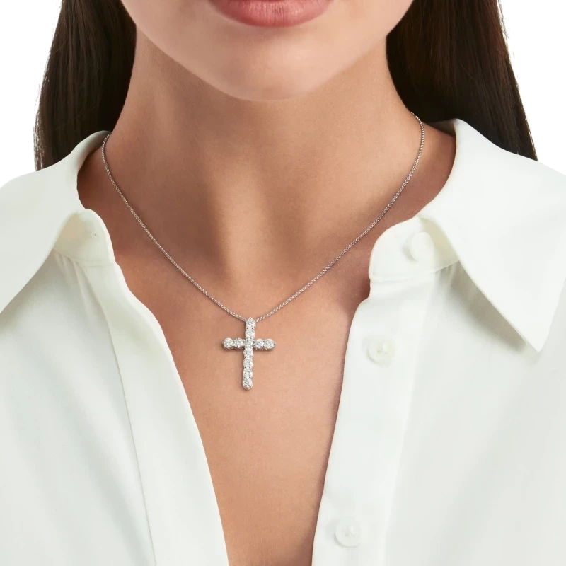 GRAFF ROUND DIAMOND CROSS MEDIUM PENDANT RGP006 1