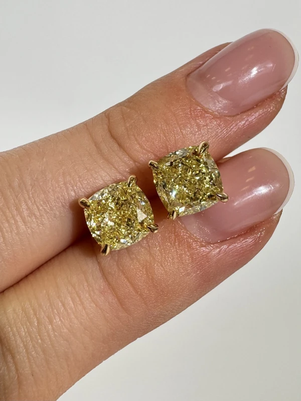 No name CUSHION DIAMOND 3.01 - 3.03 CT FANCY LIGHT YELLOW/VS EARRINGS (GIA) NN3.01-3.00FLY 4
