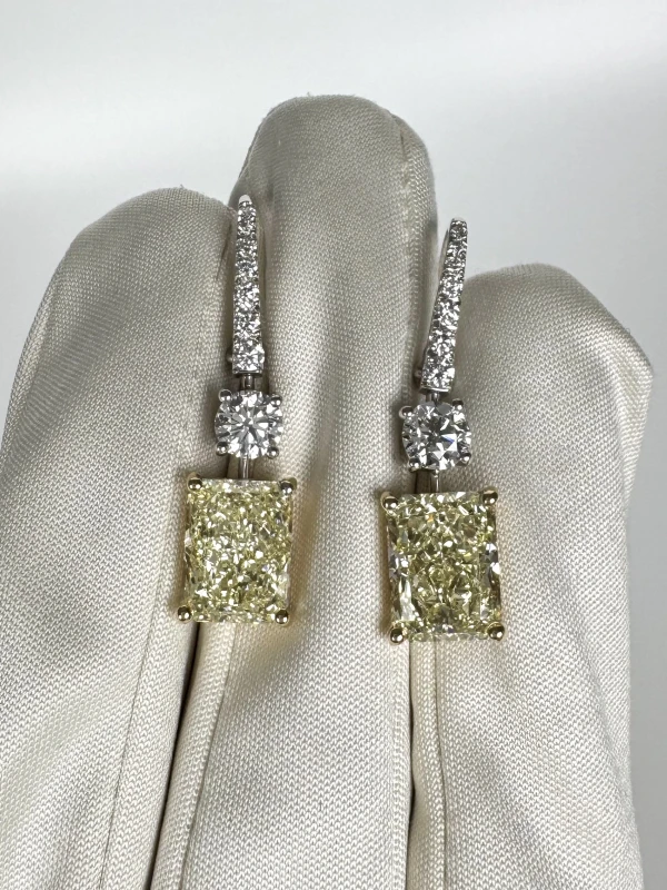 No name RADIANT DIAMOND 4.17-4.03 CT U-V/VVS2 EARRINGS nn4.17-4.03 U-V/VVS2 3