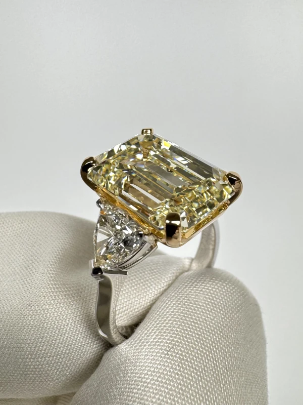 No name EMERALD DIAMOND 10.01 CT S-T/VS2 RING (GIA) NN10.01CT 3