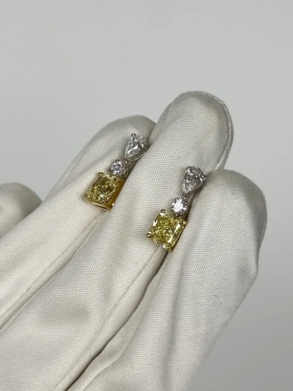 Graff RADIANT DIAMOND 1.65 - 1.64 CT FANCY YELLOW/VVS2 EARRINGS GR1.64-1.65 3