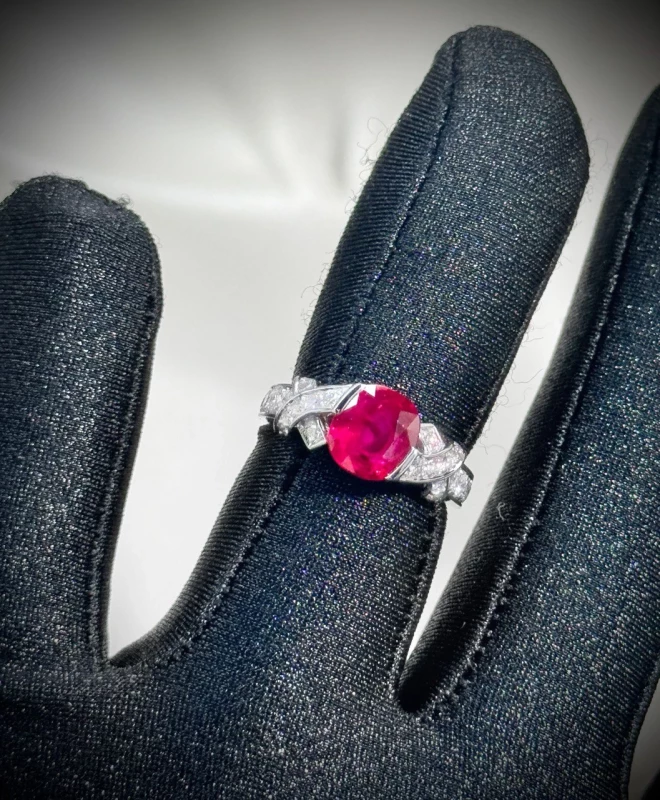 Van Cleef & Arpels. 2.60 CT RUBY  RING Ruby 2.60 CT 7