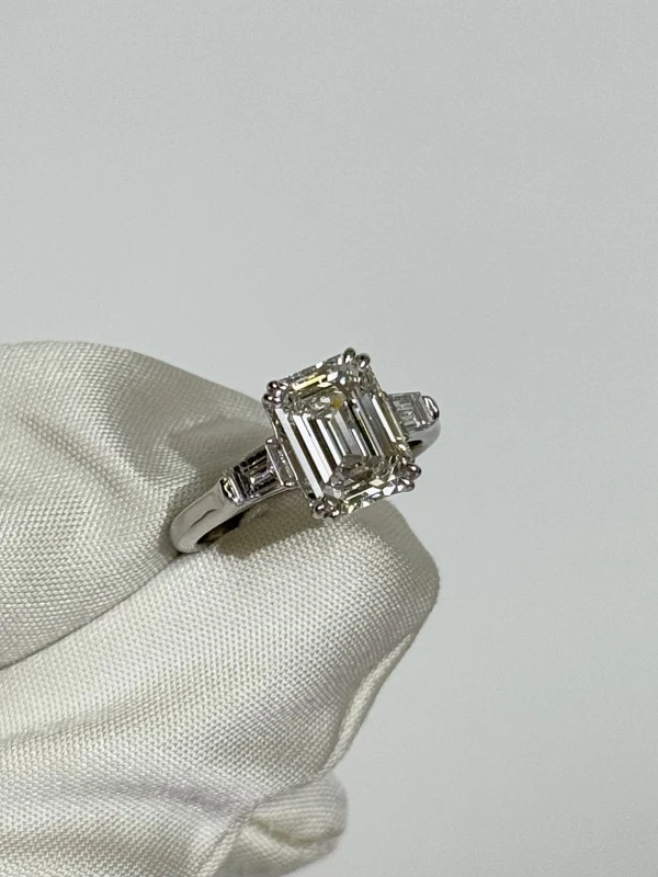 No name EMERALD DIAMOND 3.03 CT G/VS2 RING (GIA) NN3.03G/VS 3