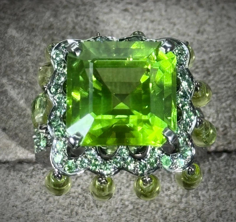 Boucheron КОЛЬЦО С ХРИЗАЛИТОМ 11 CT 11 CT 3