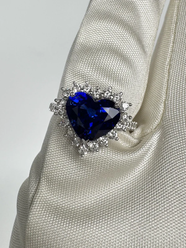 Earrings without a brand HEART SAPPHIRE 3.38 ROYAL BLUE RING (SIZE 51) SAP 3.38 CT 3
