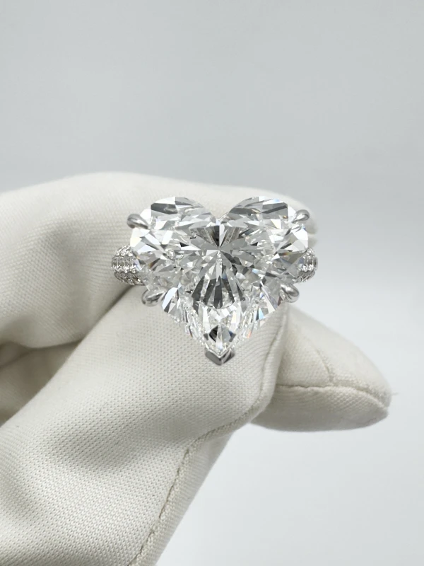 СЕРЬГИ NO NAME HEART DIAMOND 7.03 CT F/VS1 RING (GIA) NN7.03F/VS 2