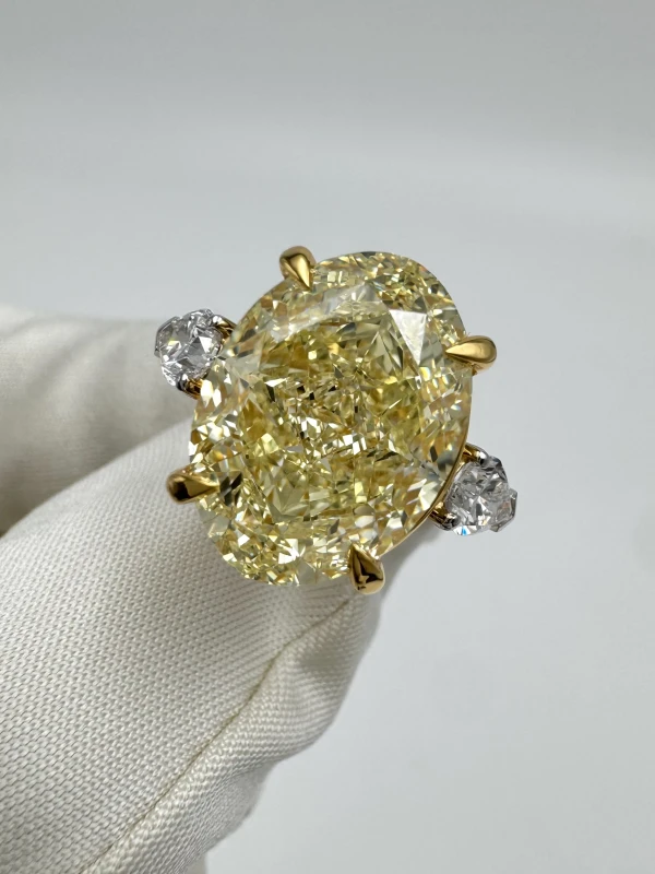 No name OVAL DIAMOND 10.03 CT FANCY LIGHT YELLOW/VS1 RING (SIZE 51) GIA EXEX NN10.03CT FLY/VS1 4