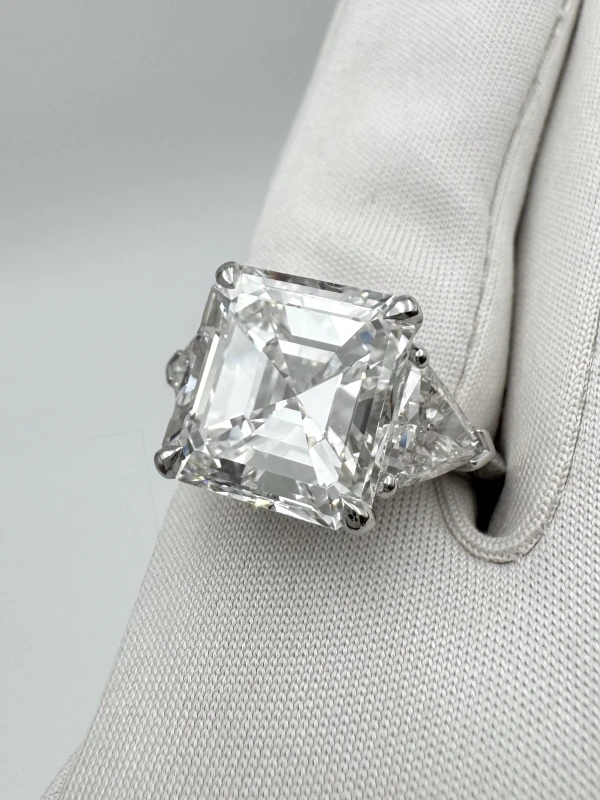 Graff КОЛЬЦО С БРИЛЛИАНТОМ  5.01 CT G/VS2 RGR8.09 4