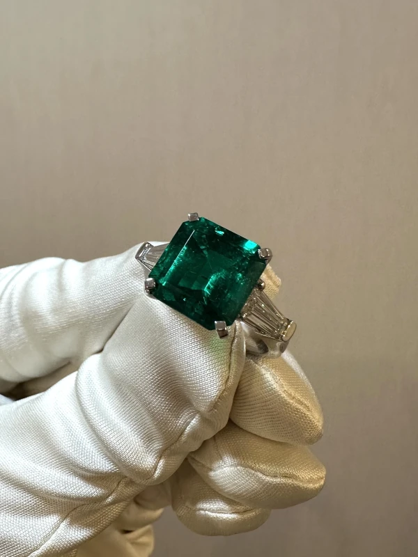 Earrings without a brand EMERALD 6.46 CT VIVID GREEN RING, COLOMBIA NN6.46 4