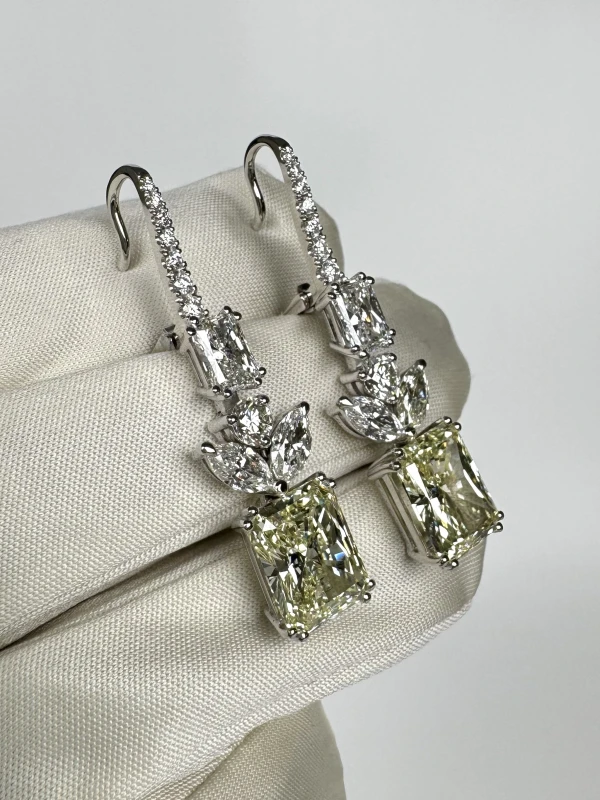 No name RADIANT DIAMONDS 4.64 - 4.09 CT VERY LIGHT YELLOW/VS EARRINGS NN4.00-4.01 4