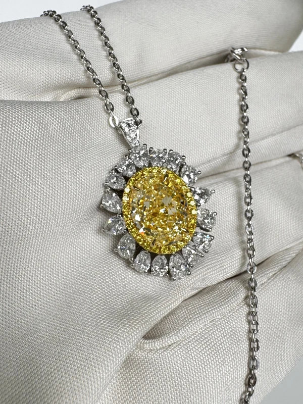 No name OVAL DIAMOND 3.72 CT FANCY LIGHT YELLOW/VS1 PENDANT (GIA) nn3.73 ct FLY/VS1 4