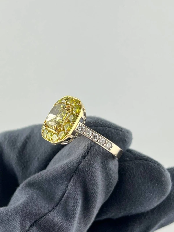 No name FANCY BROWNISH GREENISH YELLOW 2.07CT 6