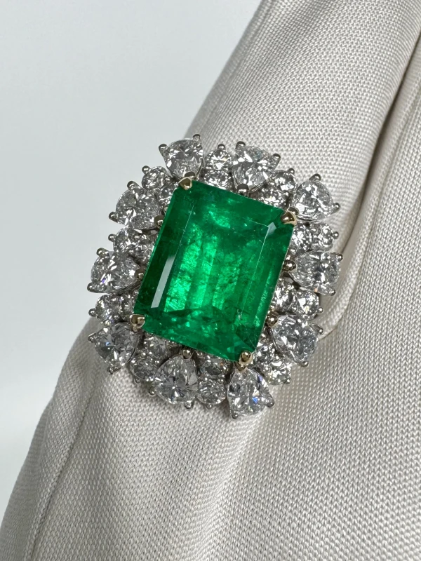 No name EMERALD 5.44 CT GREEN RING (GRS) NN5.44 CT 4