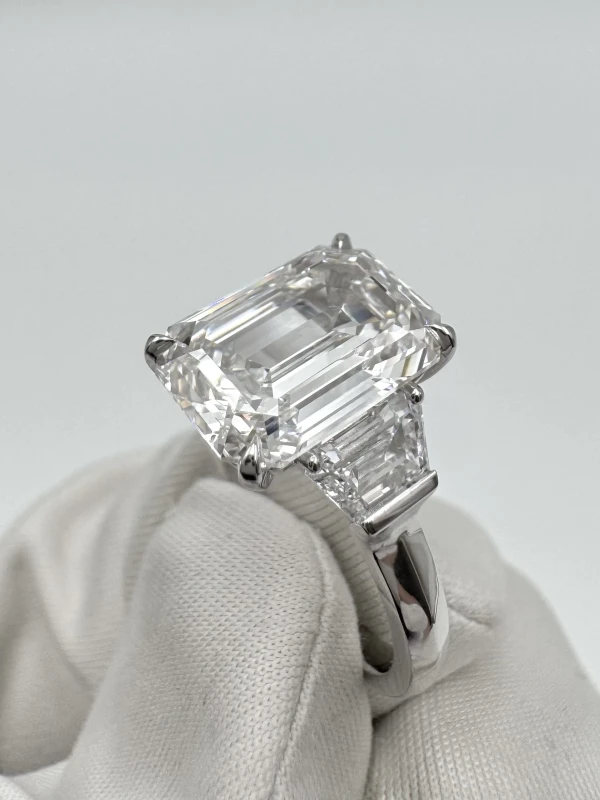 Graff Emerald Diamond 5.06 ct H/VVS2 Ring (GIA) RGR5.06 3