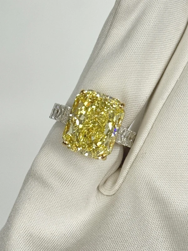 Earrings without a brand RADIANT DIAMOND 11.12 CT FANCY YELLOW/VS1 RING (GIA) NN11.12FY 4
