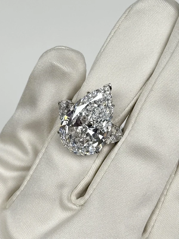 No name PEAR DIAMOND RING 15.17 CT D/VVS1 (GIA) 15.17 CT D/VVS1 (GIA) 4