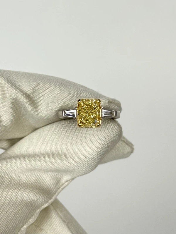 СЕРЬГИ NO NAME RADIANT DIAMOND 3.01 CT FANCY LIGHT YELLOW/VS2 RING (GIA) nn3.01fly/vs 2