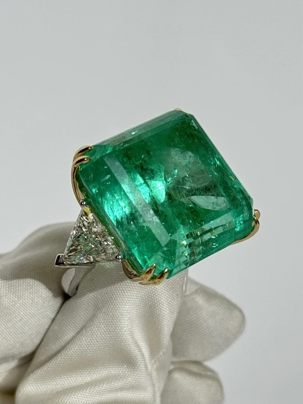 No name COLOMBIA EMERALD 78.46 CT GREEN RING (GRS) NN78.46 5