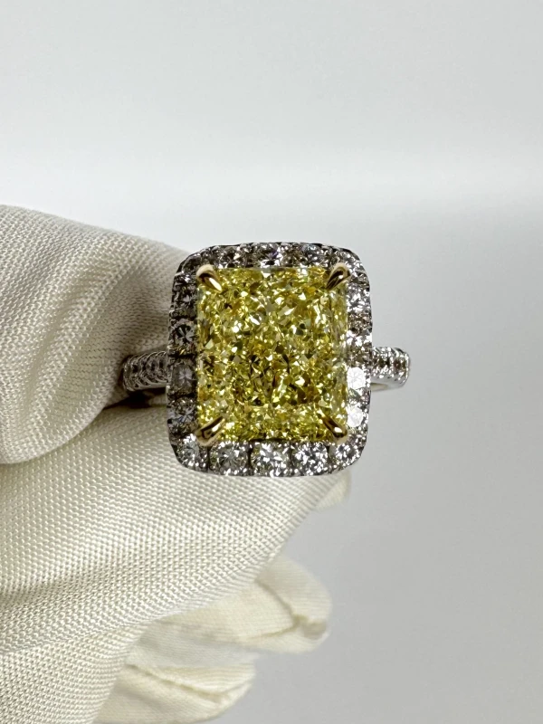 No name RADIANT DIAMOND 3.03 CT FANCY YELLOW/SI1 RING (GIA) 218606 3.03 ct FY/SI1 3