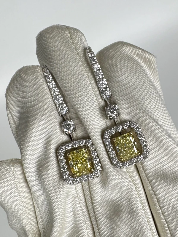 Graff RADIANT DIAMOND 1.76-2.03 CT FANCY YELLOW/VVS2 EARRINGS GE176 4