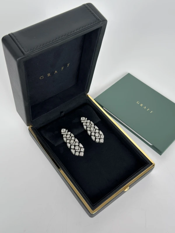Graff WHITE ROUND DIAMONDS 5.61 CT EARRINGS RGE2191 5
