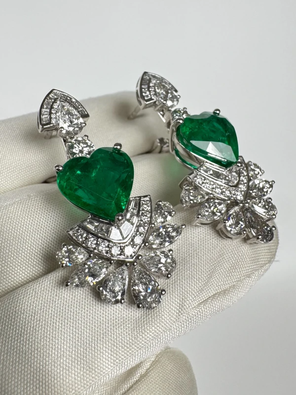 Earrings without a brand HEART EMERALD 5.60-6.06 CT VIVID GREEN EARRINGS (GRS) EM 5.60-6.06 CT 4