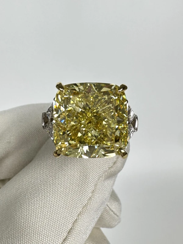 No name CUSHION DIAMOND 15.12 CT FANCY INTENSE YELLOW/VVS2 RING (GIA) NN15.12 CT FIY/VVS2 3