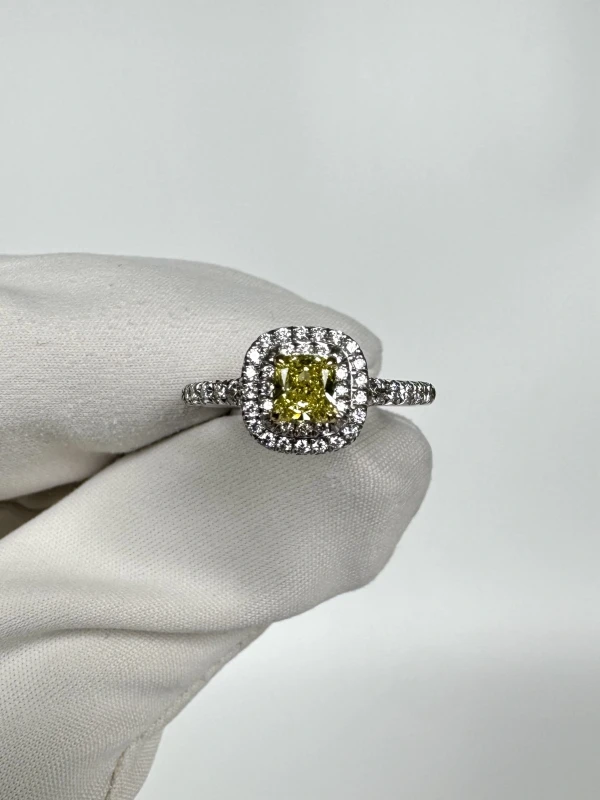 Tiffany & Co CUSHION DIAMOND 0.40 CT FANCY YELLOW/VS1 RING (SIZE 52) 0.40 CT FY/VS1 2