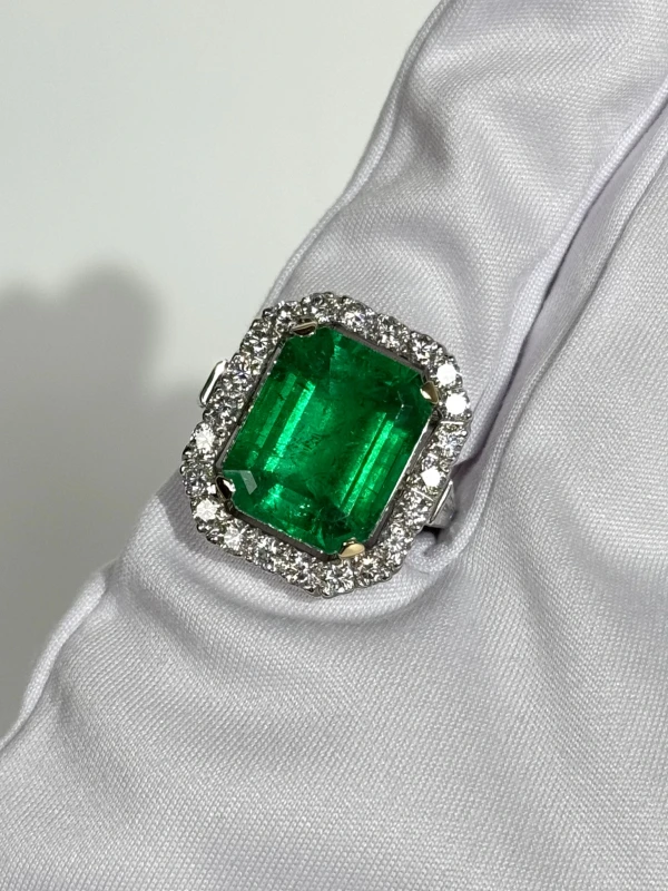 Earrings without a brand EMERALD 9.80 CT RING (SIZE 53) EM 9.80 CT 4