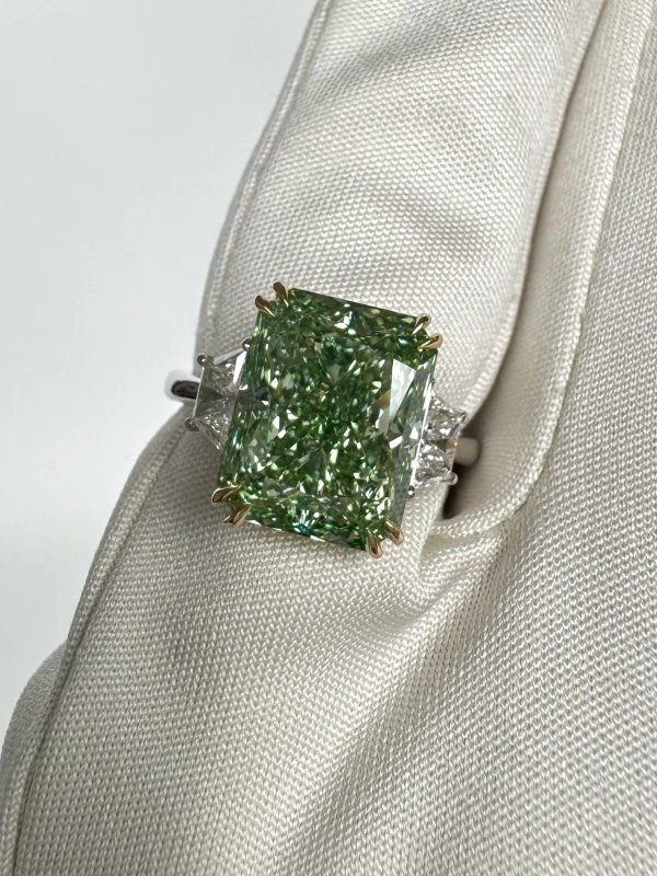 No name RADIANT DIAMOND 6.51 CT FANCY VIVID GREEN*/VS2 RING (SIZE 53) GIA nn6.51ct FVG/VS2 5