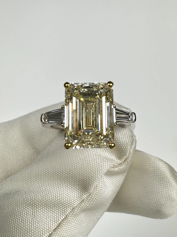 Earrings without a brand EMERALD CUT DIAMOND 5.01 CT U to V/VS2 RING (SIZE 51) GIA NN5.01CT U-V/VS2 3