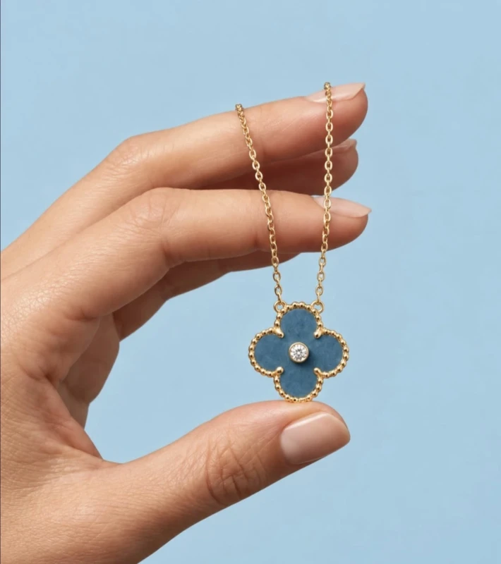 Van Cleef & Arpels. HOLIDAY 2026 VINTAGE ALHAMBRA BLUE - GREY  PORCELAIN PENDANT & DIAMOND VCARPRTH00 2