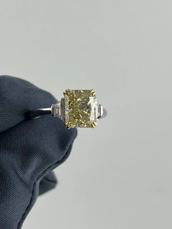 No name С БРИЛЛИАНТОМ 3.40 CT FBGY/SI1 3.40 CT 6