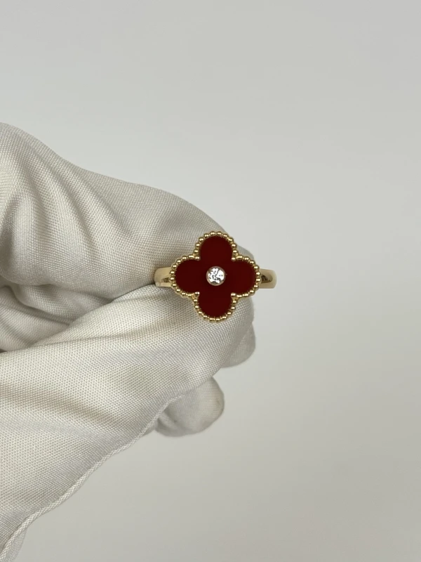 Van Cleef & Arpels. VINTAGE ALHAMBRA RING (SIZE 53) VCARD40853 2