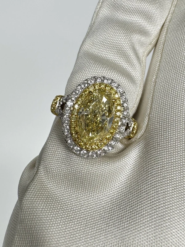Earrings without a brand OVAL DIAMOND 3.00 CT FANCY YELLOW/VS2 RING (GIA) NN3.00 CT FY/VS2 3