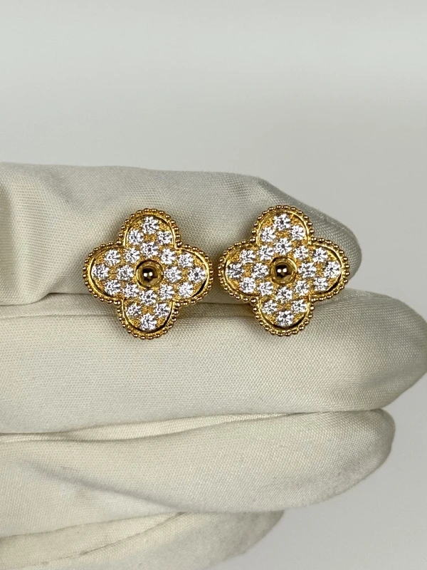 Van Cleef & Arpels. MAGIC ALHAMBRA EARRINGS VCARA43500 3