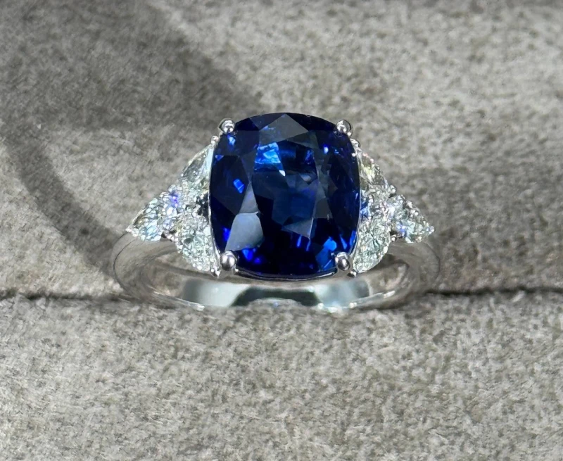 No name С САПФИРОМ 5.42 CT VIVID BLUE/H 5.42 CT VIVID BLUE/H 2